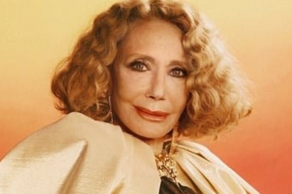 [Zara assina collab inspirada no universo de Marisa Berenson! ]