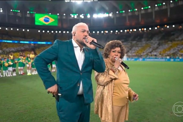 [Alcione se pronuncia sobre “desastre” ao cantar o Hino Nacional com Belo! ]