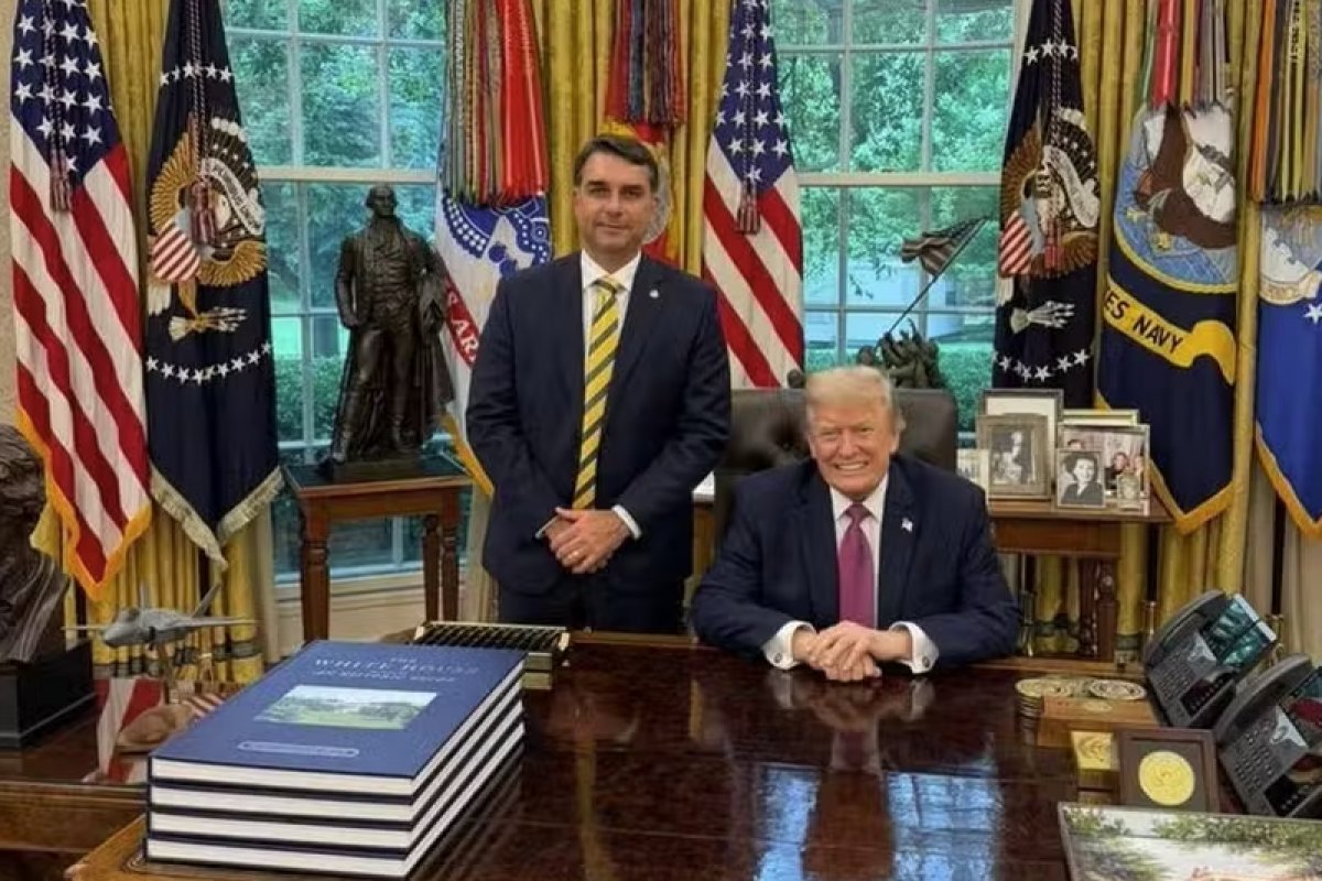 Flávio Bolsonaro diz ter pedido que Trump não taxasse empresas brasileiras