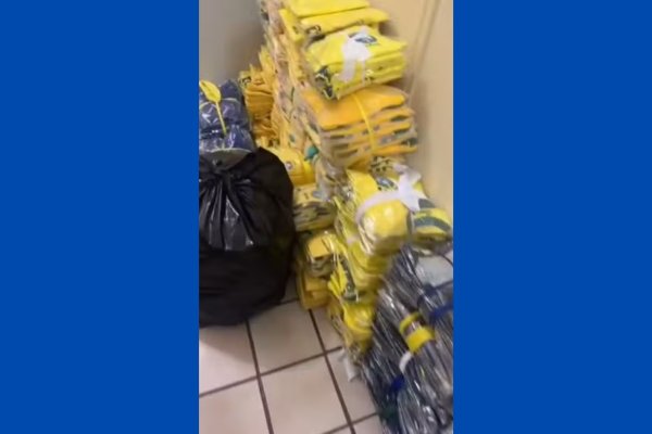 [Dupla é presa ao transportar cerca de 500 camisas falsificadas da seleção brasileira em rodovia baiana]