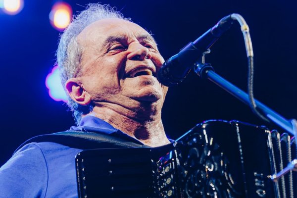 [ Flávio José diz que não vai se apresentar na Bahia no São João após diminuição de cachê ]