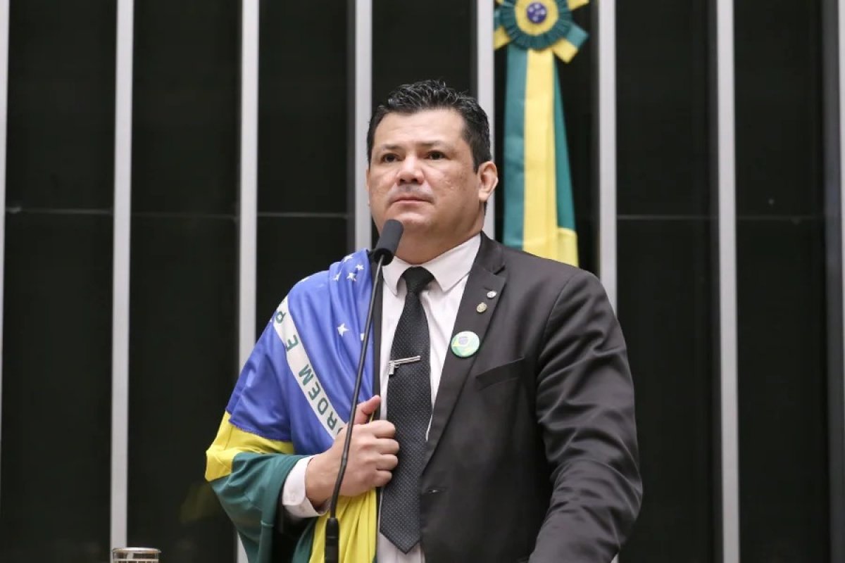 Deputado do PL manda quase meio milhão a ONGs de parentes de assessores, diz coluna