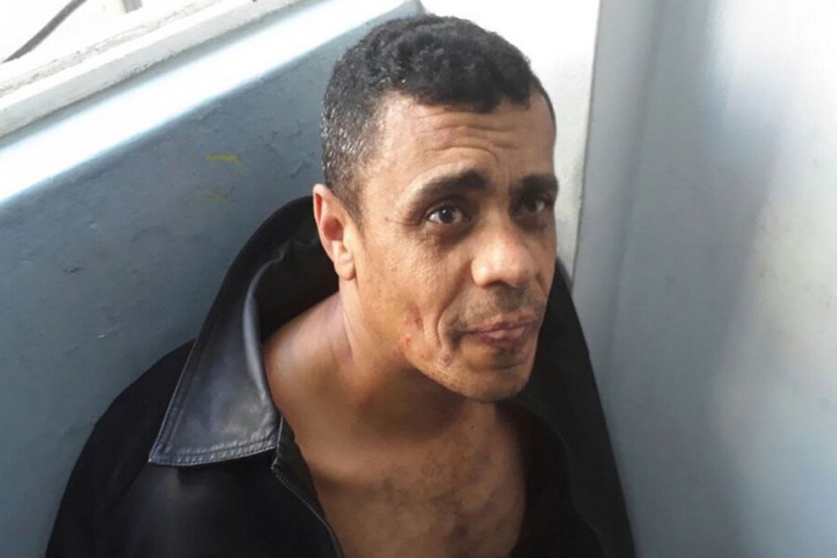 Juiz autoriza transferência do autor da facada contra Bolsonaro