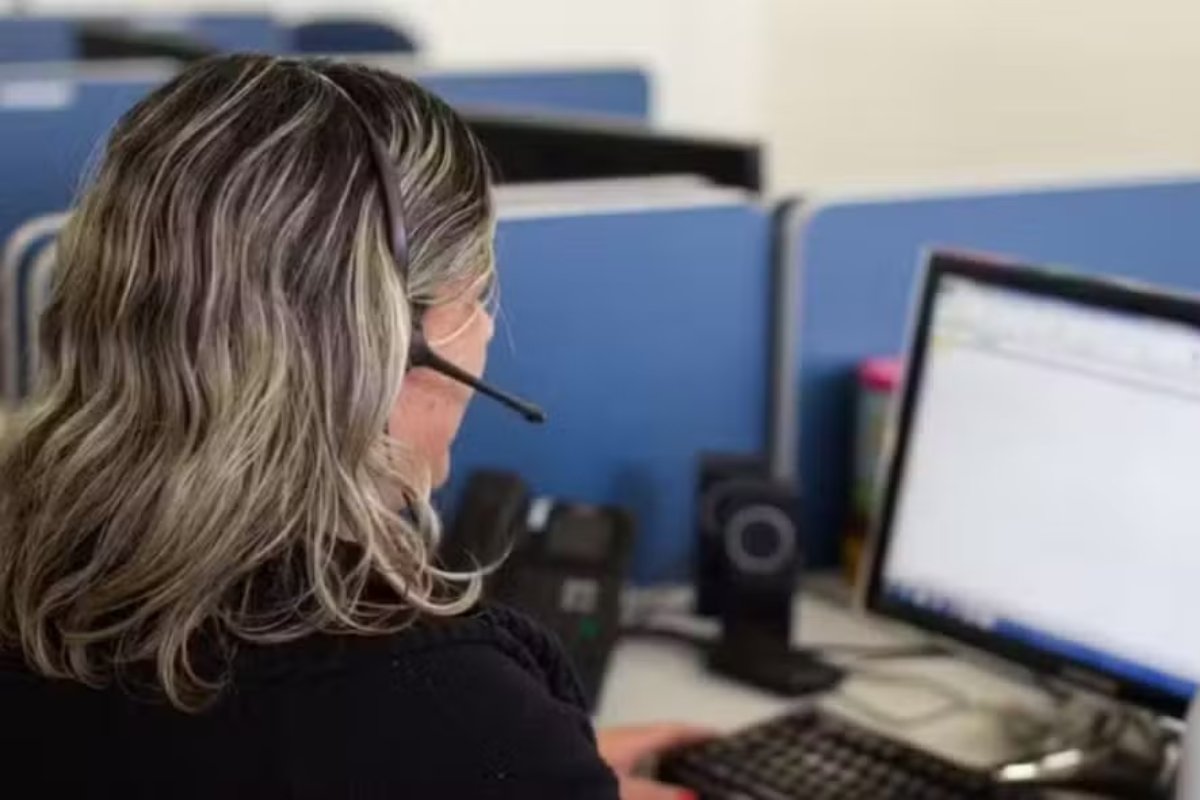 Justiça da Bahia reverte justa causa de atendente de telemarketing demitida após postar vídeo em aniversário durante atestado