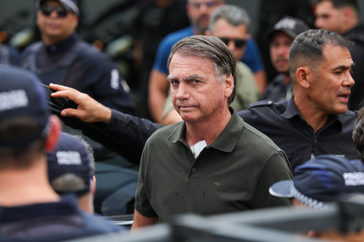 Bolsonaro tem aumento de crises de soluço, aponta boletim médico