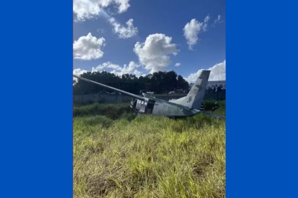 [Avião com seis pessoas cai em aeroporto de Porto Seguro; oito voos foram cancelados]