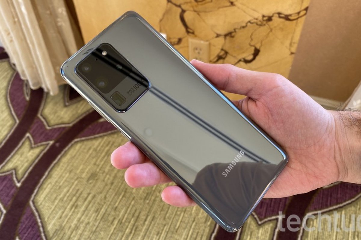 Samsung recomenda limpeza de celular com álcool por causa do coronavírus