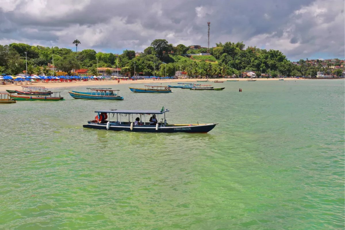 Prefeitura de Salvador decreta estado de emergência ambiental na praia de São Tomé de Paripe; entenda