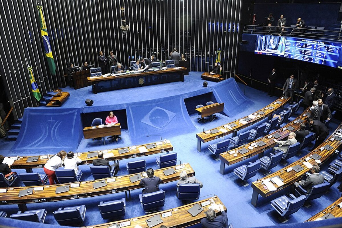 Senado aprova pauta-bomba com linha de crédito rural para produtores afetados por eventos climáticos ou geopolíticos