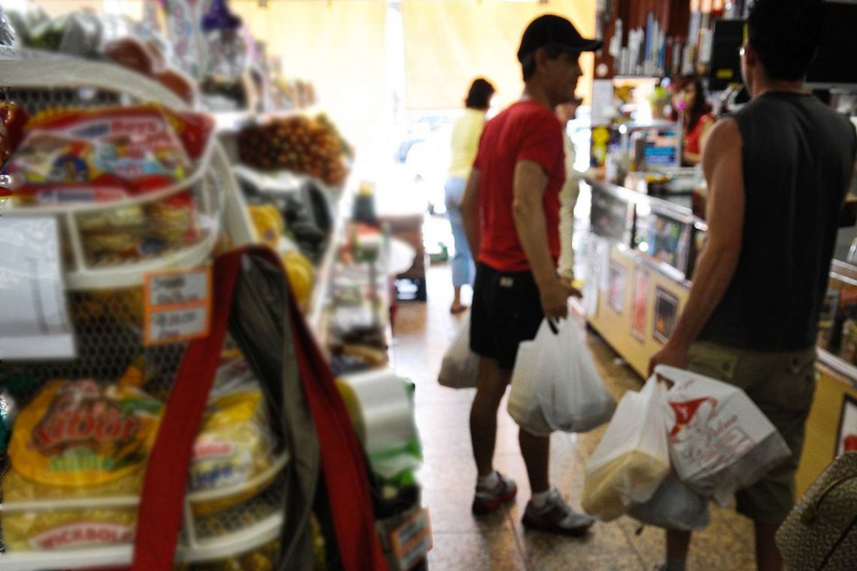Lei que proíbe sacolas plásticas começa a valer amanhã no Rio