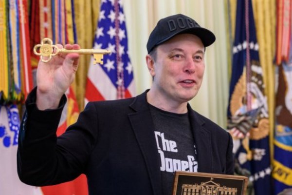 [Dono do X e da Space X, Elon Musk se torna o primeiro trilionário da terra]