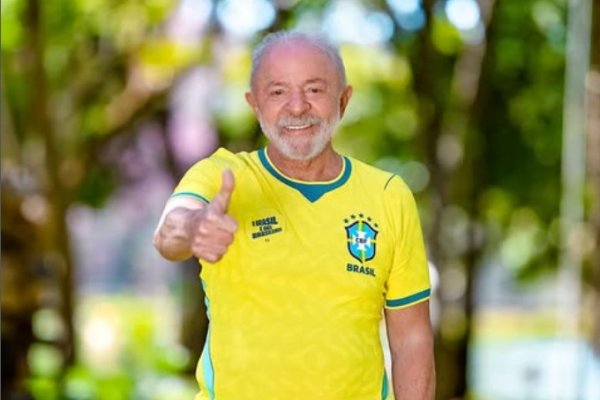 Lula manda recado para jogadores do Brasil; [Lula manda recado para jogadores do Brasil;