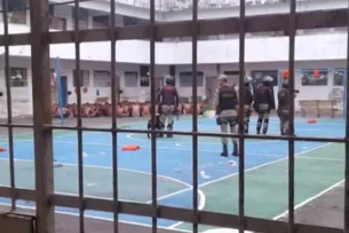 Confusão em Colônia Penal de Simões Filho deixa detentos feridos