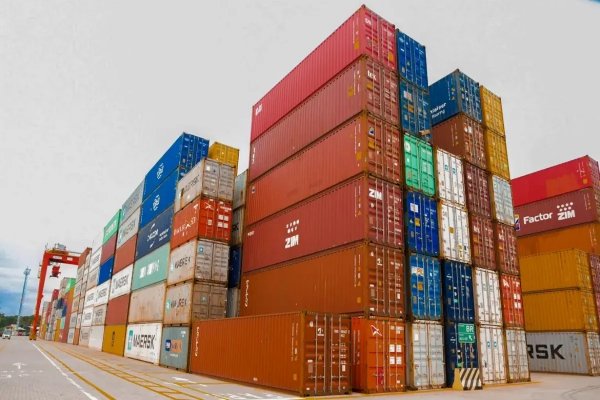 [Novo tarifaço pode afetar um terço das exportações do Brasil, diz CNI]