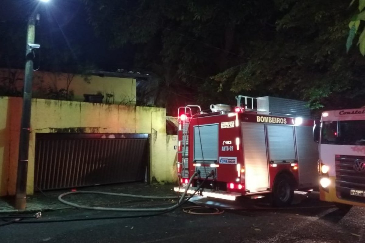 Imóvel pega fogo no Horto Florestal