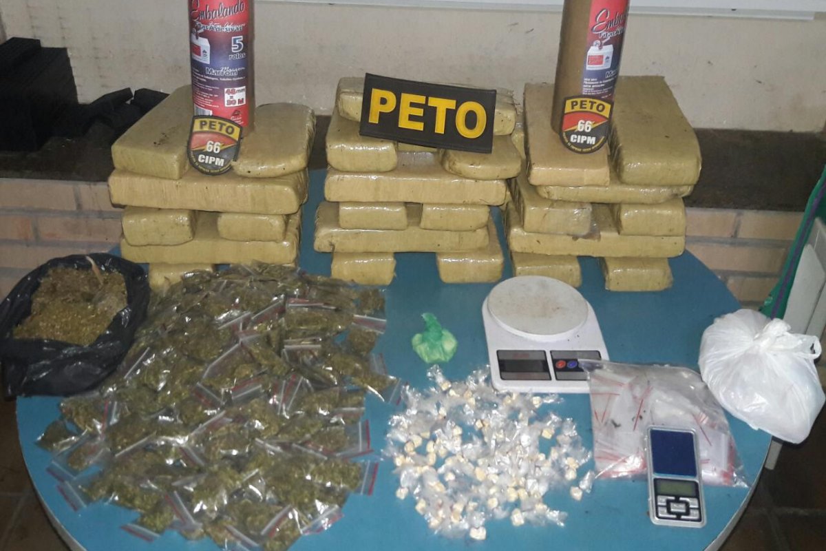 Grande quantidade de drogas são apreendidas em Feira de Santana; suspeitos fugiram