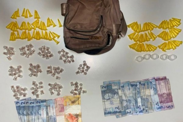[Adolescentes são apreendidos com drogas pela PM em Macaúbas, em Salvador]