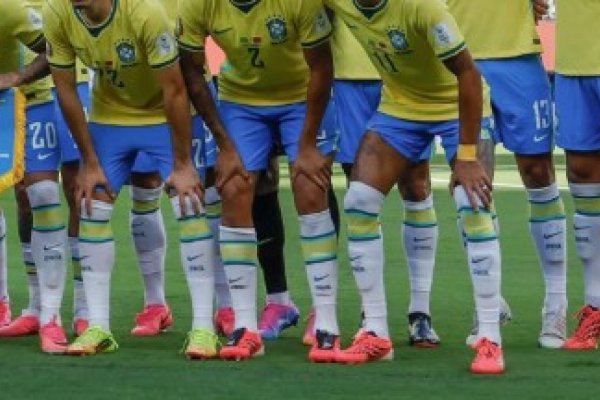 [Por que as chuteiras rosas predominam na Copa? Entenda o motivo]