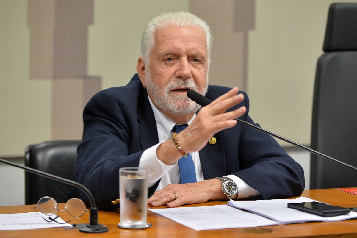 Aliados defendem saída de Jaques Wagner da liderança do governo Lula no Senado