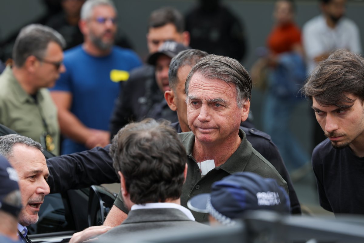 Polícia pede ao STF autorização para ouvir Bolsonaro em investigação sobre arma