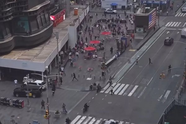 Vídeo: Tiros são ouvidos na Times Square e provocam correria no local