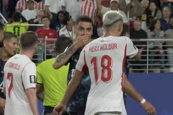 [Jogador do Paraguai é primeiro a ser expulso pela 'lei Vini Jr.' em edição da Copa do Mundo]