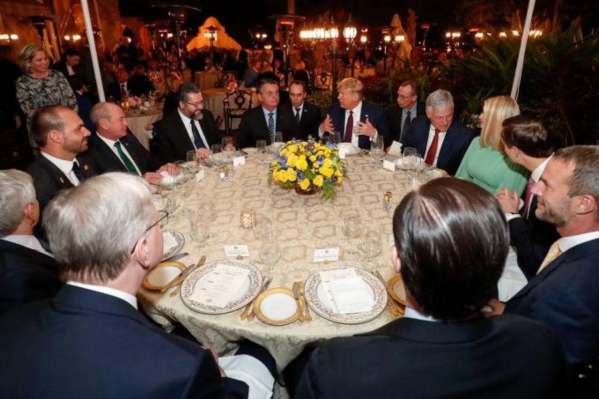 Gabinete da Presidência confirma coronavírus em quatro integrantes da equipe de Bolsonaro