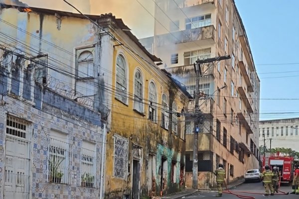 [Vídeo: incêndio atinge casarão antigo na Ladeira dos Barris, em Salvador ]