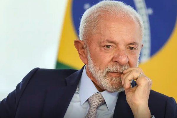 [Metade dos brasileiros desaprova o governo Lula, diz pesquisa]