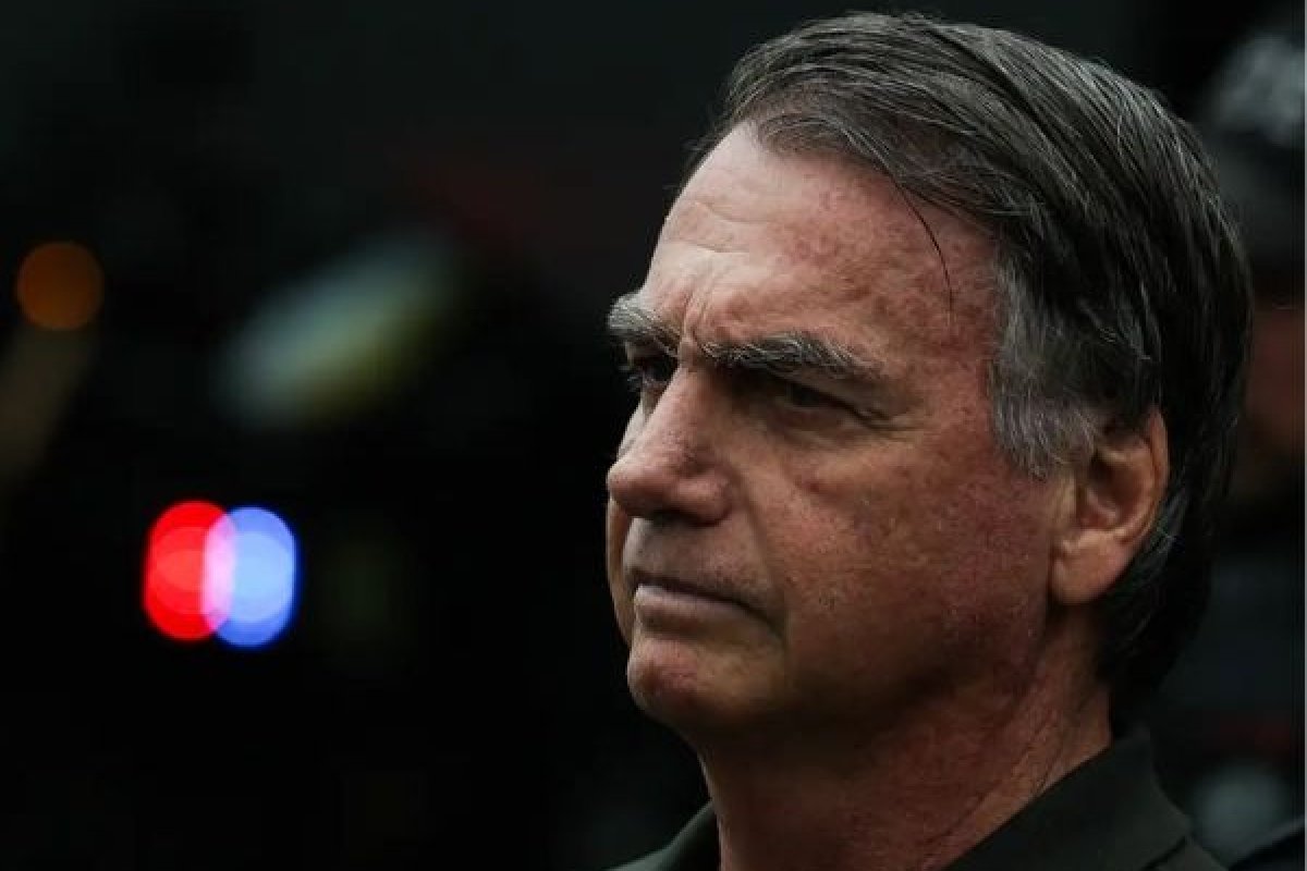 Defesa de Bolsonaro pede reunião preparatória antes de depoimento sobre arma