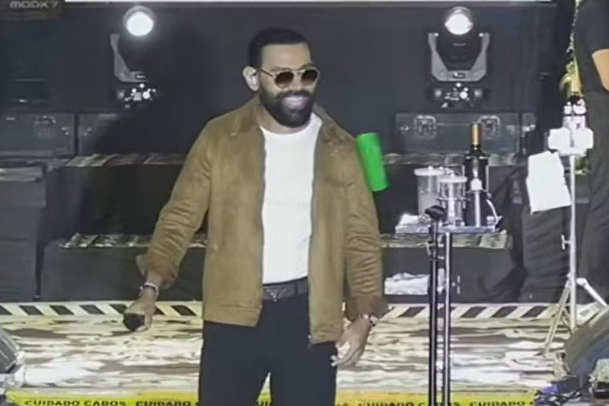 Pablo é atingido por lata durante show na Bahia