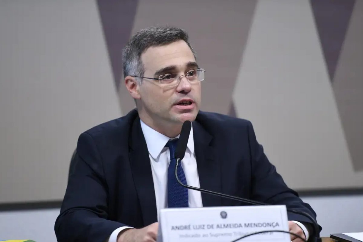 PGR defende que André Mendonça seja relator de pedido de investigação sobre filme 'Dark Horse' 