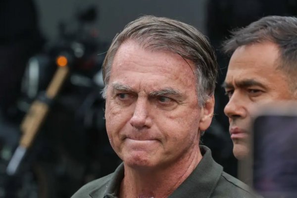 [Defesa de Bolsonaro pede arquivamento de inquérito sobre arma apreendida em blitz]
