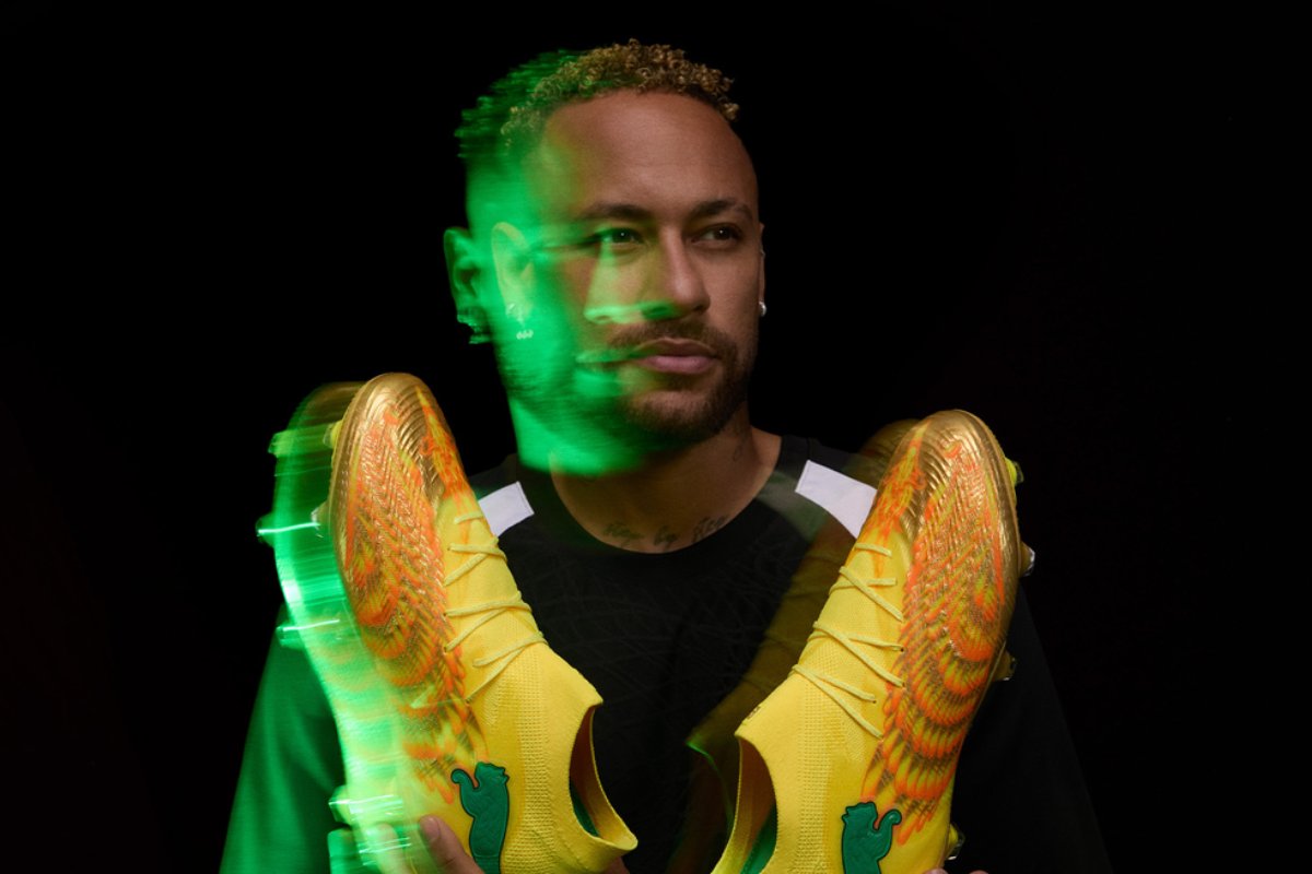 Neymar estreia chuteira inspirada em fênix na volta à Seleção