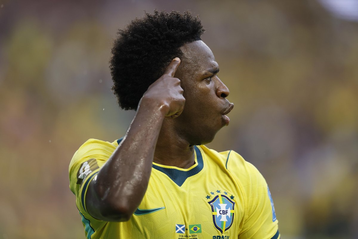 Vini brilha, Brasil vence Escócia e se classifica para segunda fase da Copa do Mundo Vini brilha, Brasil vence Escócia e se classifica para segunda fase da Copa do Mundo