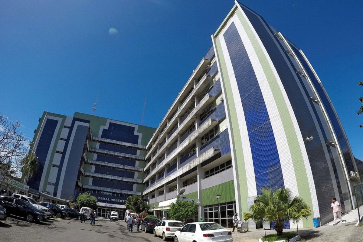 Criança de 11 anos morre após ser atingida por bala perdida, em Salvador