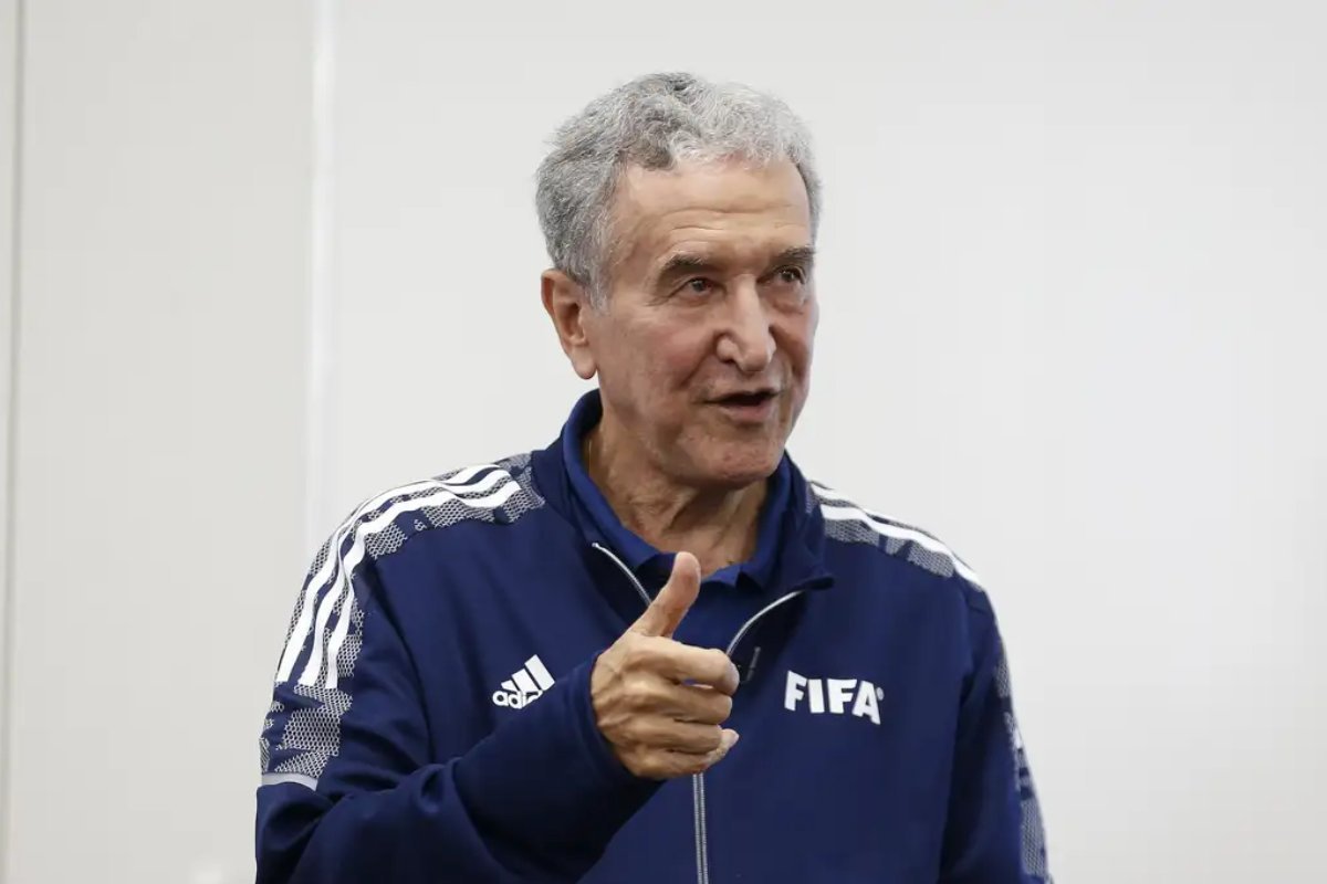 Parreira apresenta piora e passará por cirurgia neste sábado (27)