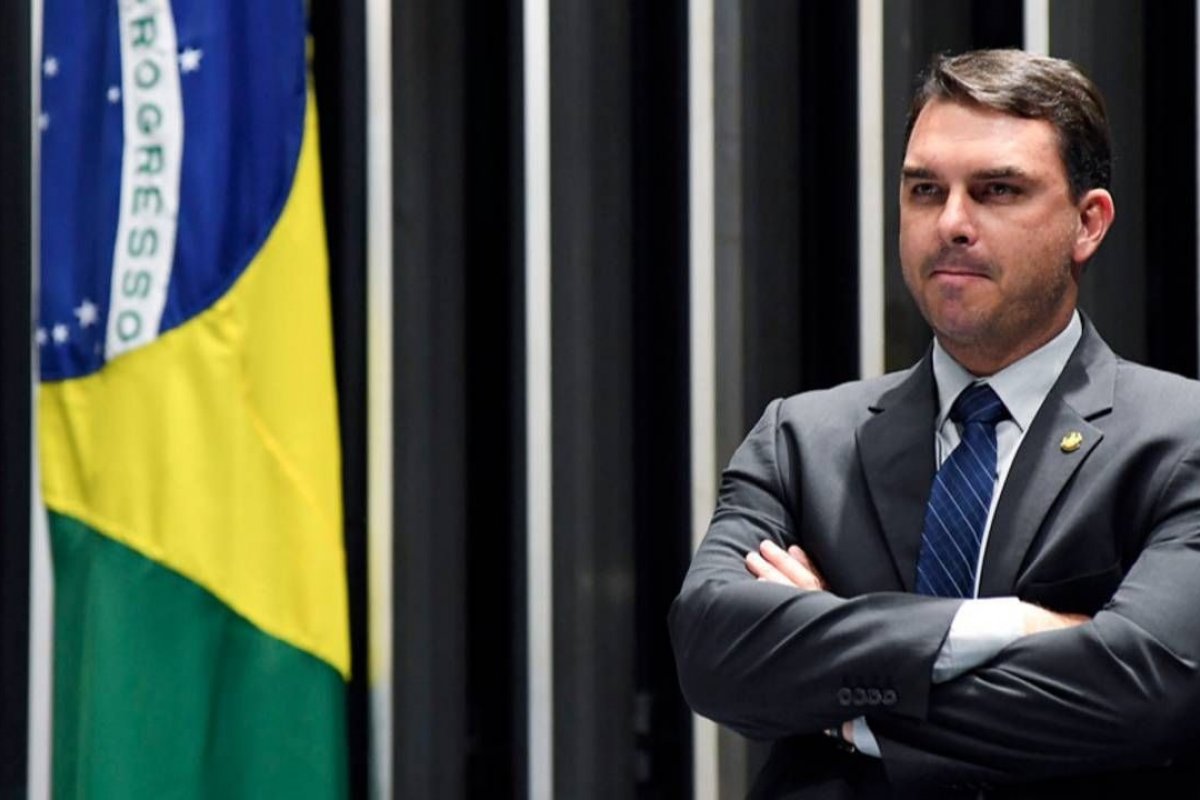 Flávio Bolsonaro se ausentou em 43% das votações nominais do Senado este ano