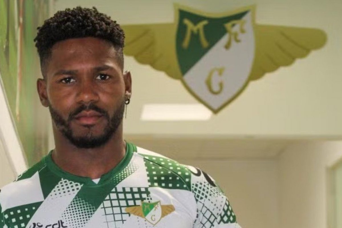 Vitória encaminha contratação de lateral direito que atuava no futebol português Vitória encaminha contratação de lateral direito que atuava no futebol português