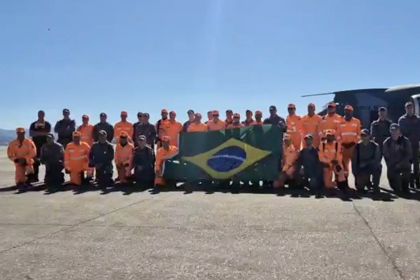 [Quarto voo brasileiro para Venezuela decola com bombeiros e donativos]