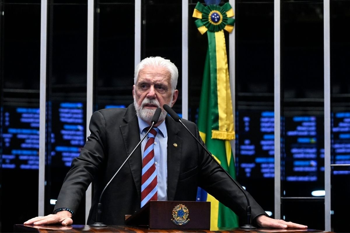 Jaques Wagner diz estar confiante com aprovação do fim da escala 6x1 e que proposta pode ser votada no Senado antes do recesso 