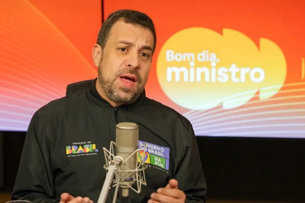 Boulos critica atraso de pautas no Senado e diz que fim da escala 6x1 [Boulos critica atraso de pautas no Senado e diz que fim da escala 6x1