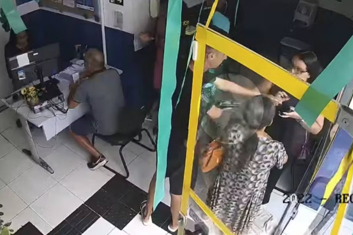 Vídeo: servidores e pacientes do Cras de Itapuã são assaltados por homens armados