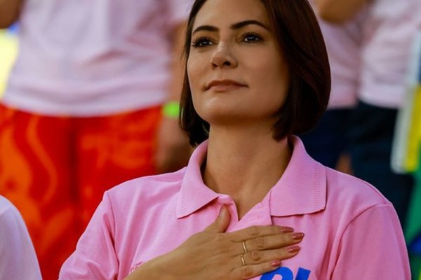 [Reconciliação de Michelle com Flávio Bolsonaro é zero, diz interlocutores a jornal ]