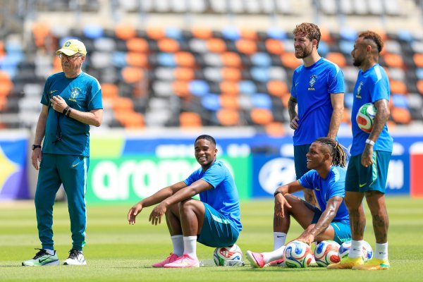 [Sem Paquetá, Ancelotti busca nova solução para o meio-campo do Brasil ]