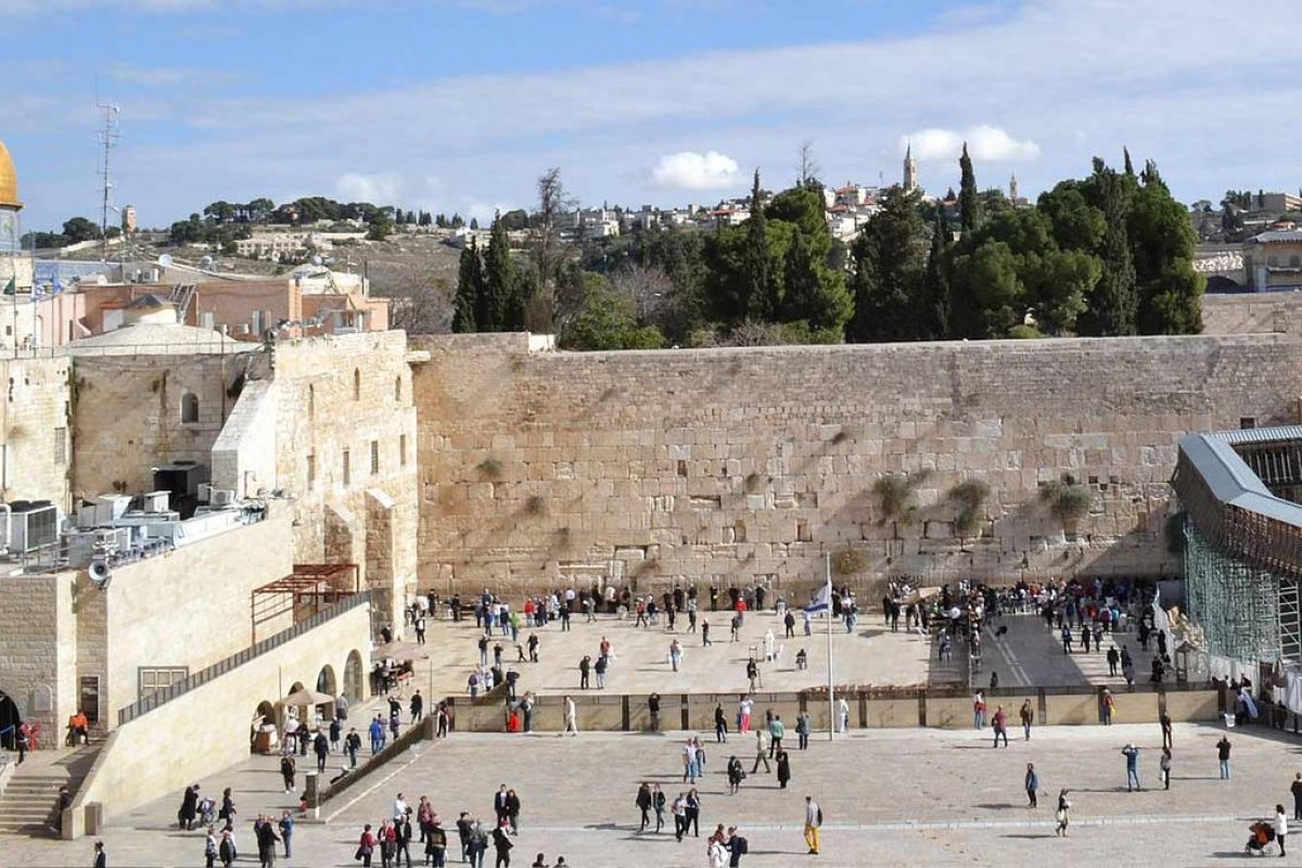 Rabino-chefe de Jerusalém pede que judeus não beijem o Muro das Lamentações