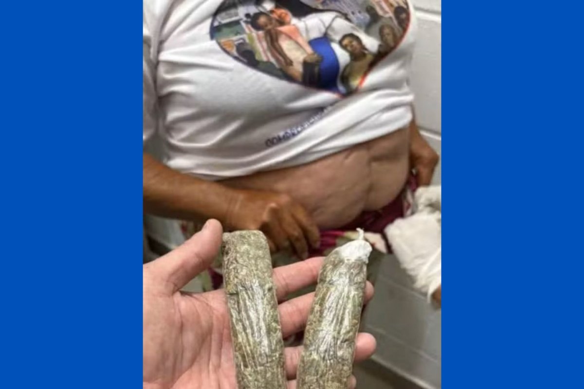 Com blusa de Santa Dulce, idosa é presa em flagrante ao tentar entrar com droga em presídido na Bahia