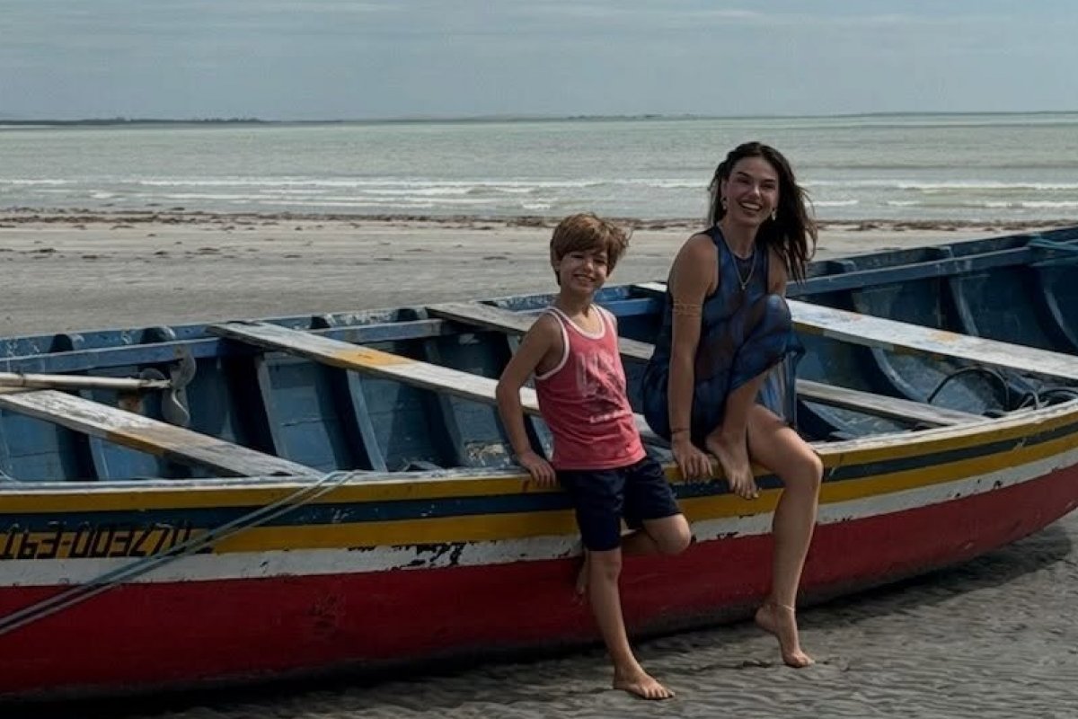 Isis Valverde curte com filho férias no Ceará! 