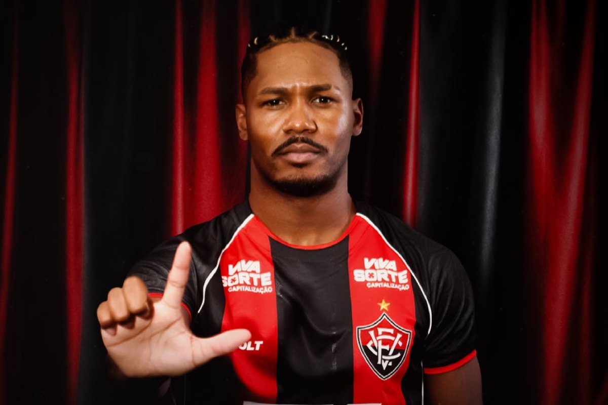 Vitória acerta contratação do lateral Fabiano Souza para sequência da temporada Vitória acerta contratação do lateral Fabiano Souza para sequência da temporada