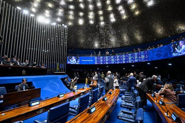 [Senado vota projeto que aumenta penas para violência sexual digital contra crianças]